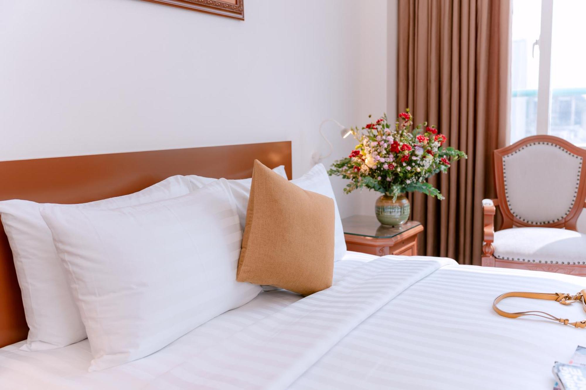 Dahlialand Saigon Hotel & Swimming Pool - Ben Thanh Market, District 1 Хошимин Екстериор снимка