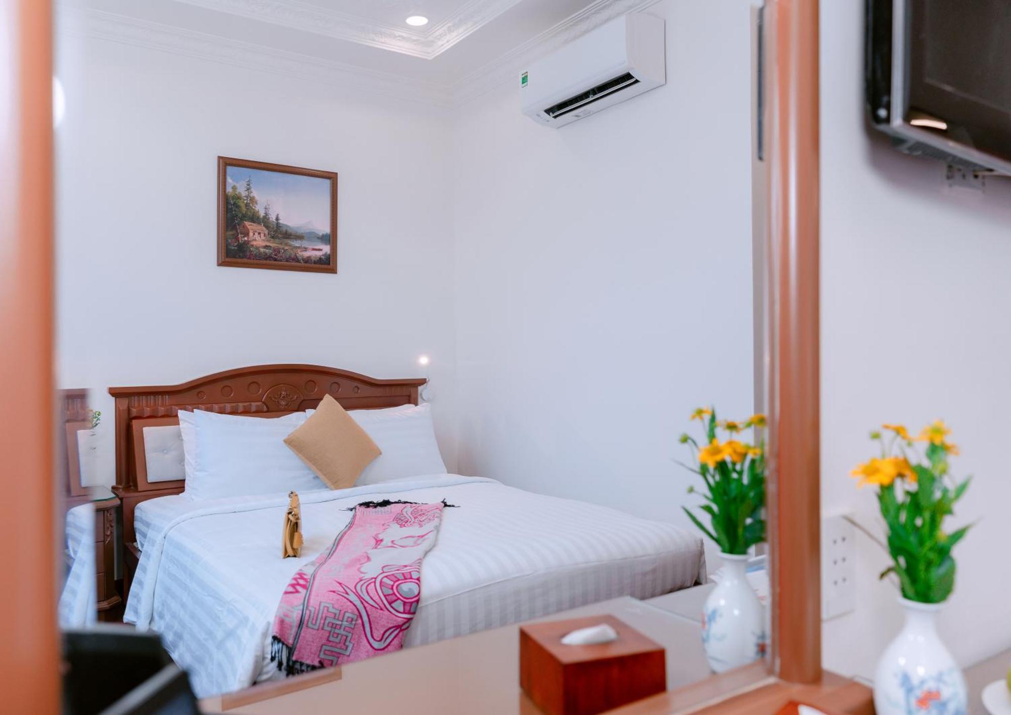 Dahlialand Saigon Hotel & Swimming Pool - Ben Thanh Market, District 1 Хошимин Екстериор снимка