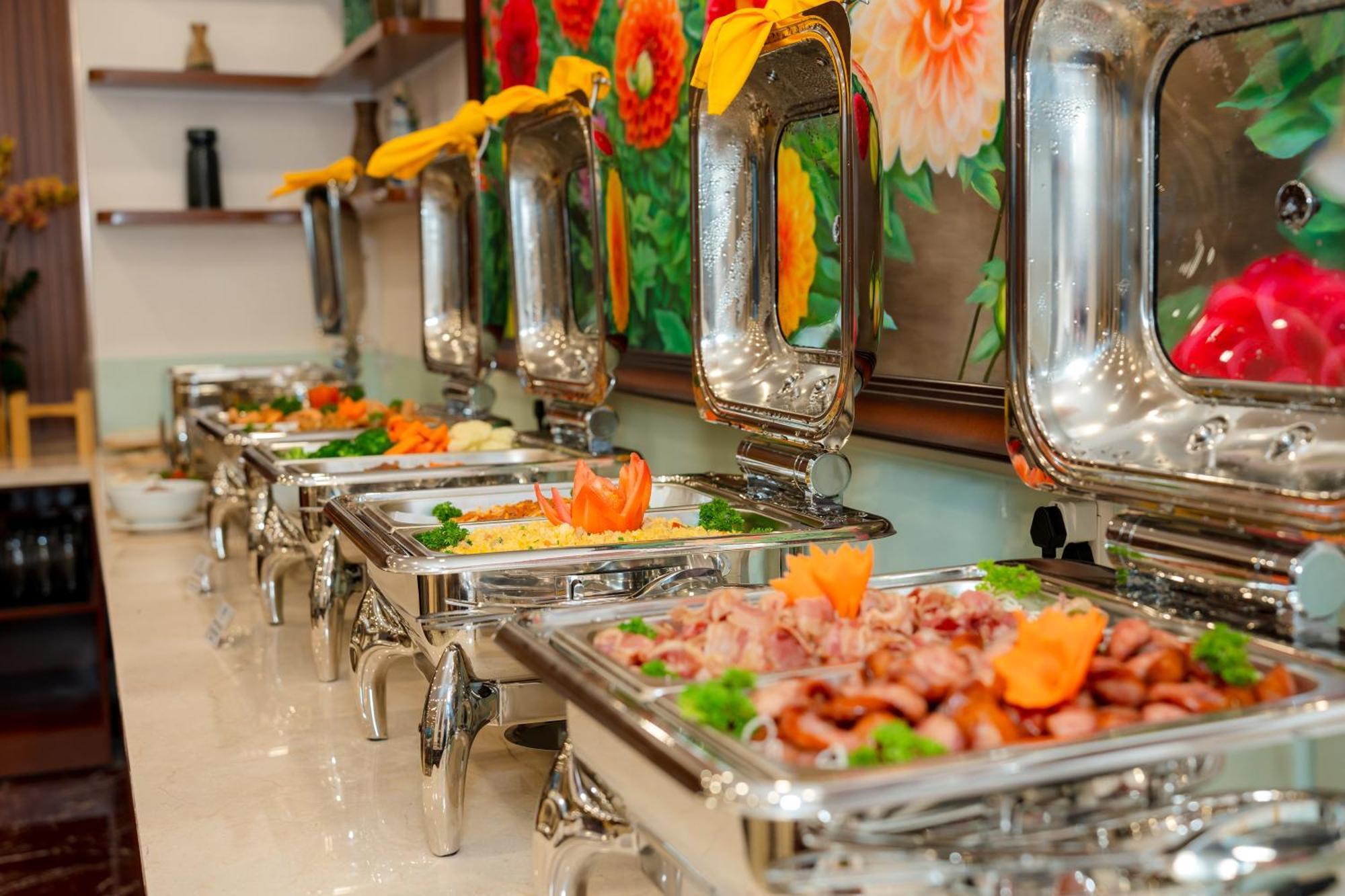 Dahlialand Saigon Hotel & Swimming Pool - Ben Thanh Market, District 1 Хошимин Екстериор снимка